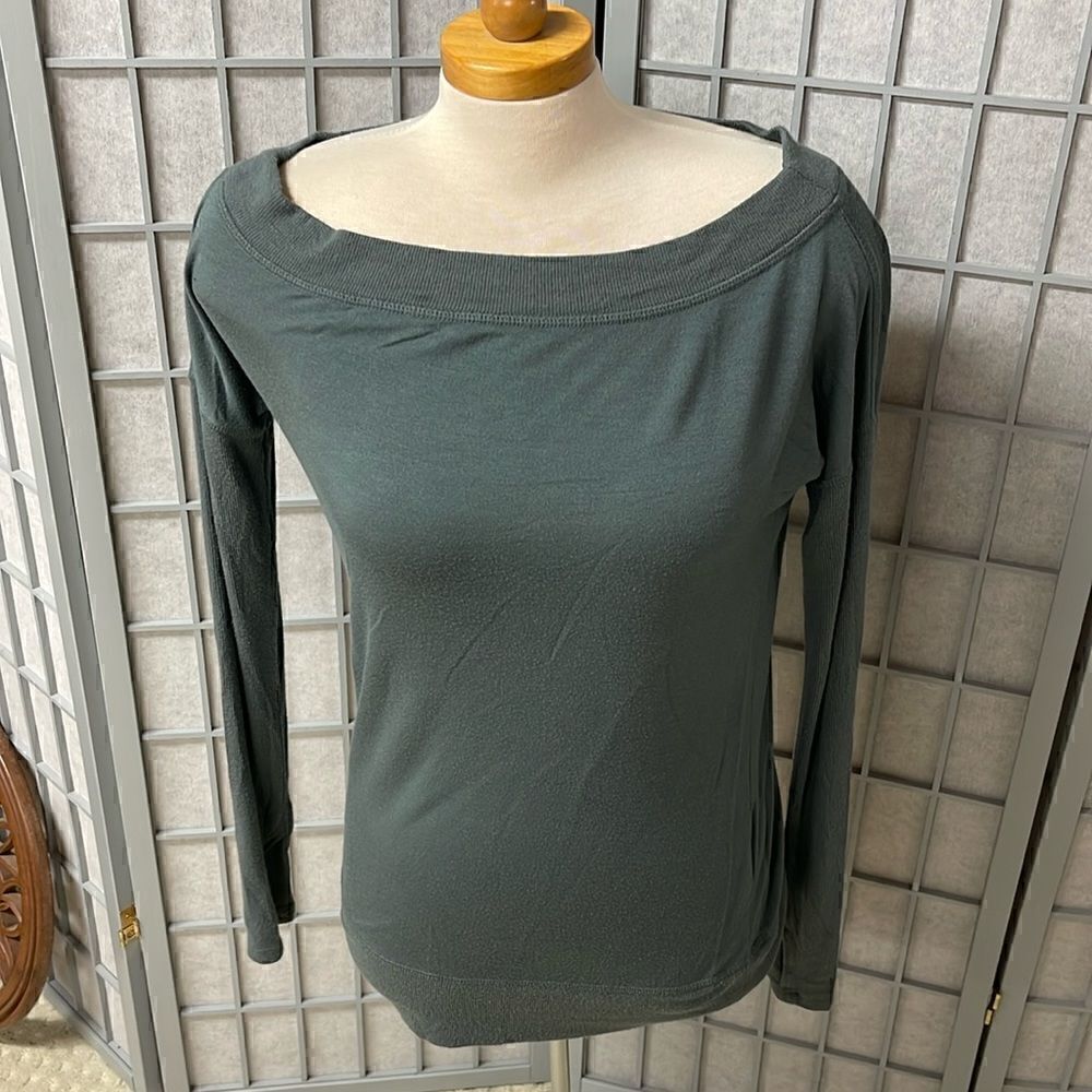 Athleta Long Sleeve Tee Shirt, Grey, Size Extra Small.